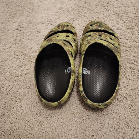 KEEN Men's Yogui Arts Clogs - Picture 6 of 7